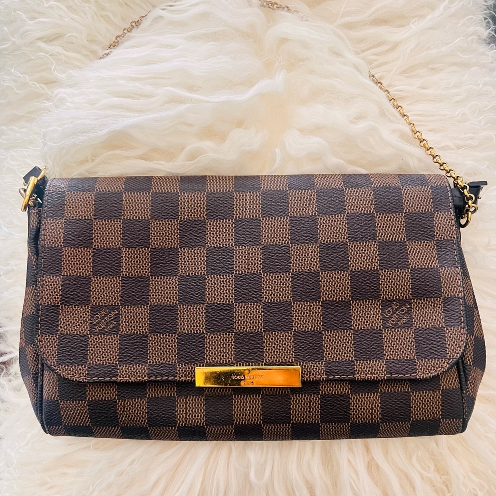 AUTHENTIC Louis Vuitton Favorite crossbody bag